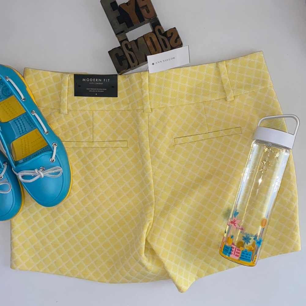 🆕ANN TAYLOR ‘Modern Fit’ City Shorts in Yellow Diamond Jacquard